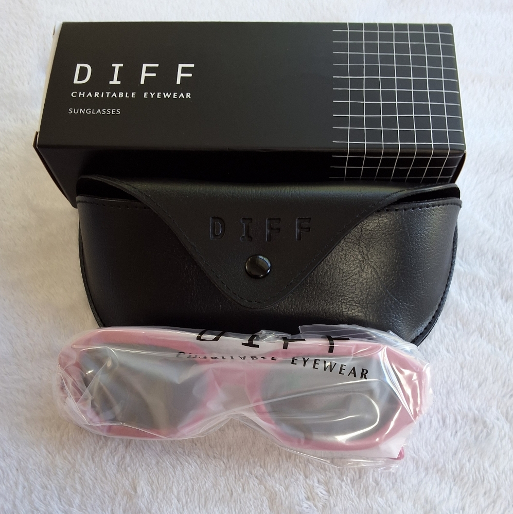 Diff Eyewear Pink and Black Sunglasses with Protective Case